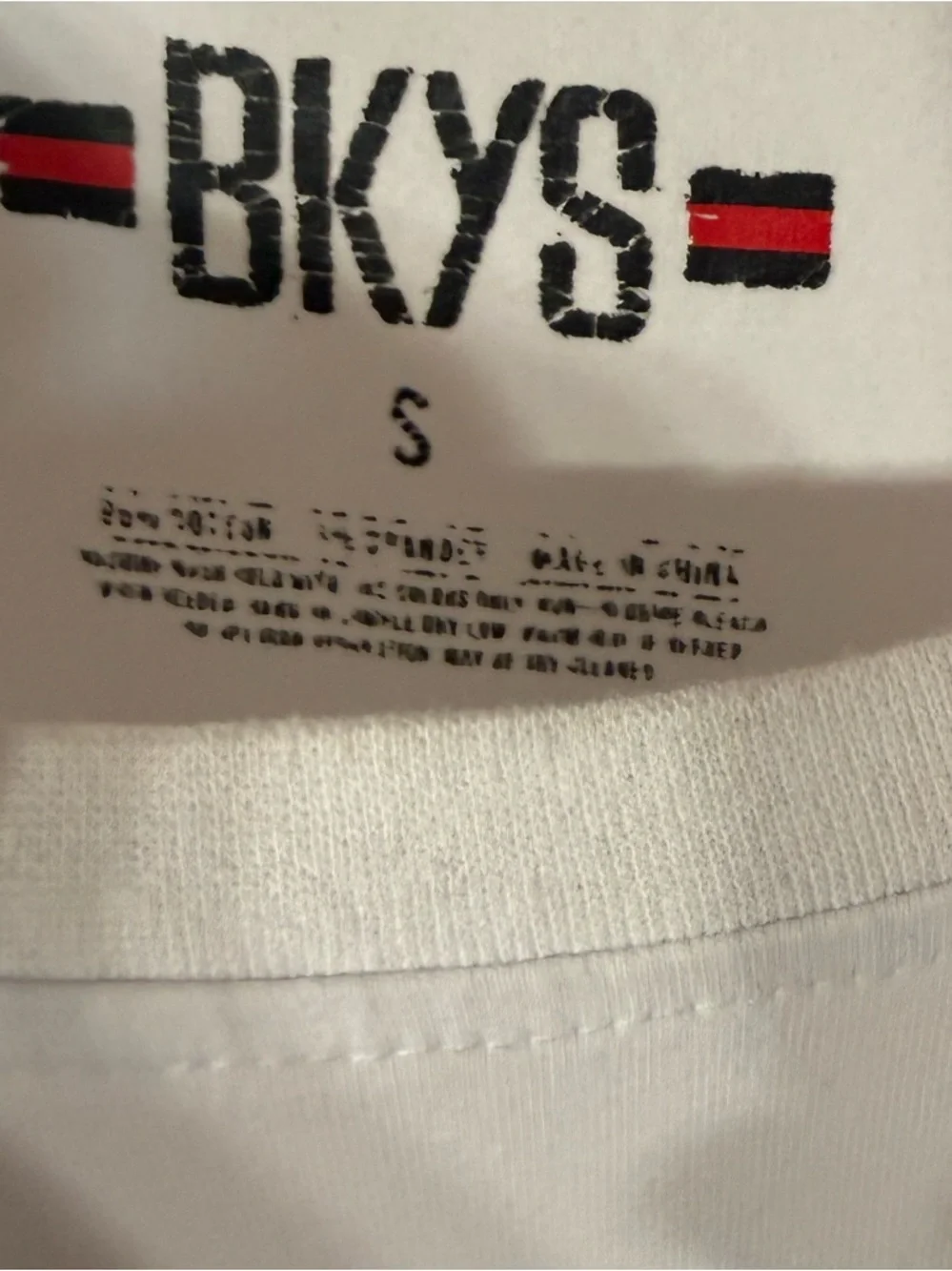 BKYS 'Lucky Charm' White Tee with Red‎ Bunny Graphic SZ S(TXA985)